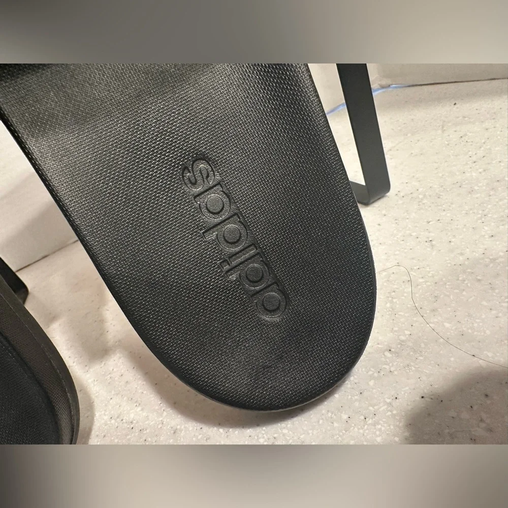 Adidas Core Black Adilette Slides Sandals. Men’s 8. Women’s 9.5. Comfy!